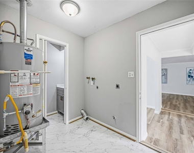 203 Wedgewood Court - Photo Thumbnail 35