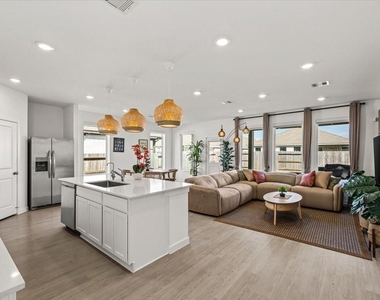 2816 Golden Isle Drive - Photo Thumbnail 6
