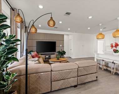 2816 Golden Isle Drive - Photo Thumbnail 9