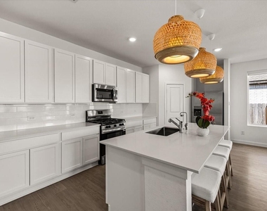 2816 Golden Isle Drive - Photo Thumbnail 13