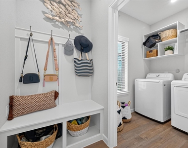 5039 Henry Merrit Street - Photo Thumbnail 17