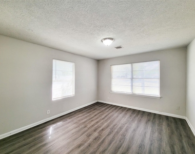5239 Falvey Street - Photo Thumbnail 13