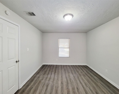 5239 Falvey Street - Photo Thumbnail 7