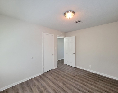 5239 Falvey Street - Photo Thumbnail 10