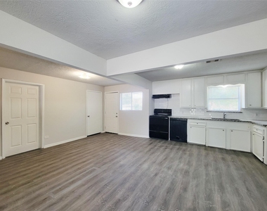 5239 Falvey Street - Photo Thumbnail 3
