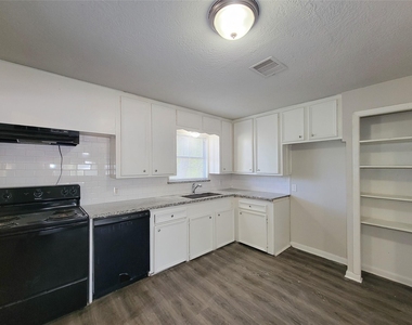 5239 Falvey Street - Photo Thumbnail 5