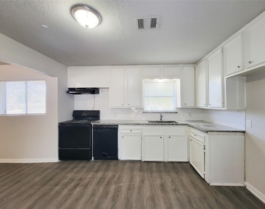 5239 Falvey Street - Photo Thumbnail 4