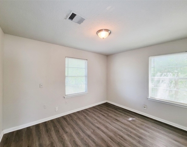 5239 Falvey Street - Photo Thumbnail 9