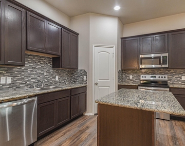 15833 Cottonwood Dr - Photo Thumbnail 6