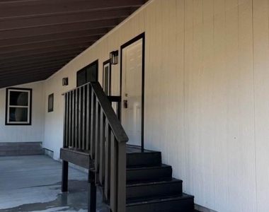 373 Brittany Lane - Photo Thumbnail 12