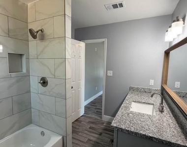 373 Brittany Lane - Photo Thumbnail 13