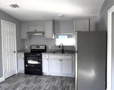 373 Brittany Lane - Photo Thumbnail 7