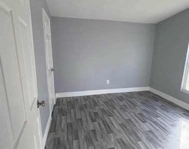 373 Brittany Lane - Photo Thumbnail 3