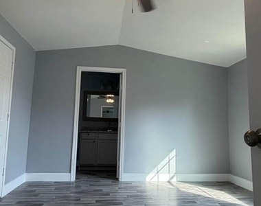 373 Brittany Lane - Photo Thumbnail 2
