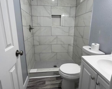 373 Brittany Lane - Photo Thumbnail 11