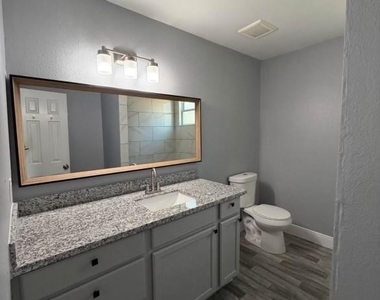 373 Brittany Lane - Photo Thumbnail 5