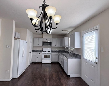 6003 Deep South Drive - Photo Thumbnail 4