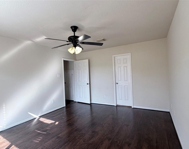 6003 Deep South Drive - Photo Thumbnail 8