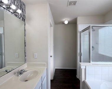 6003 Deep South Drive - Photo Thumbnail 9