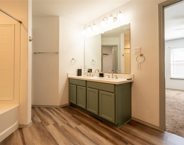 2710 Gold Flake Terrace Road - Photo Thumbnail 22
