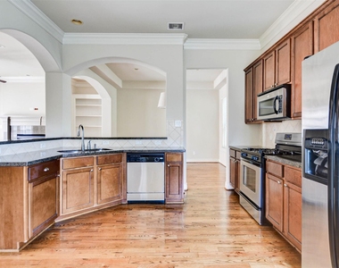 2731 Sherwin Street - Photo Thumbnail 10