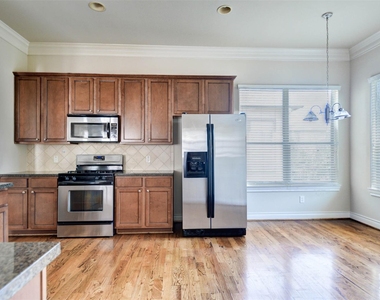 2731 Sherwin Street - Photo Thumbnail 9