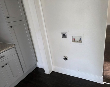 7902 Hudson Street - Photo Thumbnail 5
