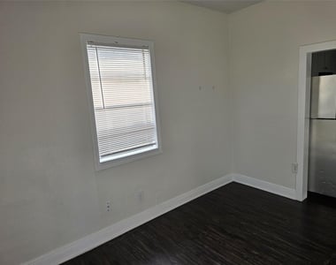 7902 Hudson Street - Photo Thumbnail 3