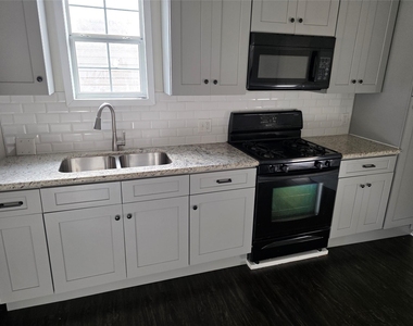 7902 Hudson Street - Photo Thumbnail 4