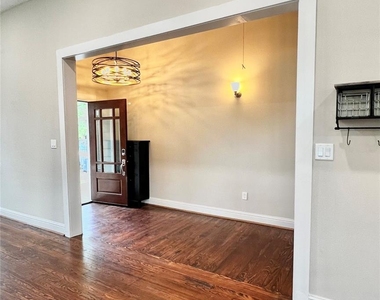 1815 Chapman Street - Photo Thumbnail 6