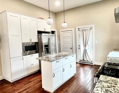 1815 Chapman Street - Photo Thumbnail 5