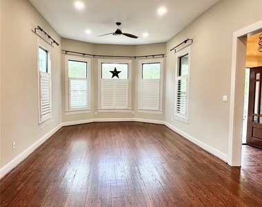 1815 Chapman Street - Photo Thumbnail 3