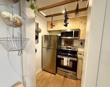 3600 Montrose Boulevard - Photo Thumbnail 10