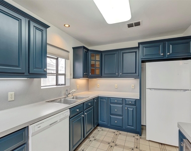1343 Gardenia Drive - Photo Thumbnail 14