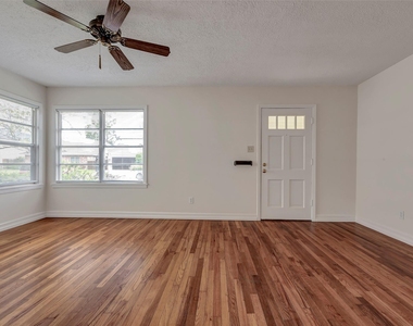 1343 Gardenia Drive - Photo Thumbnail 7