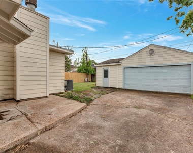 1343 Gardenia Drive - Photo Thumbnail 21