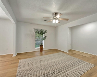1003 Richvale Lane - Photo Thumbnail 5