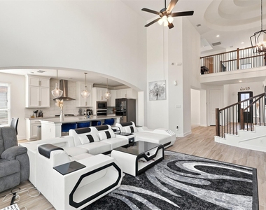 2922 Opal Ivory Way - Photo Thumbnail 5