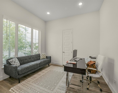 1910 Longcroft Lane - Photo Thumbnail 4