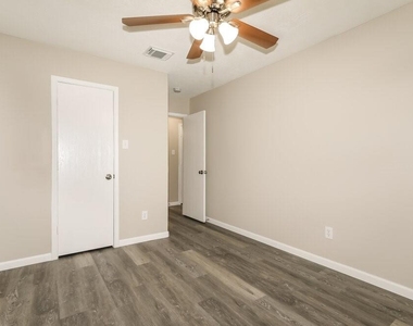 12254 Lavon Drive - Photo Thumbnail 9