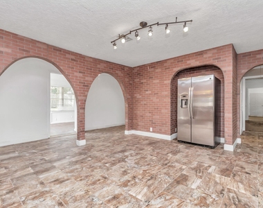 602 Everett Street - Photo Thumbnail 4