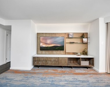 1300 Lamar Street Street - Photo Thumbnail 16