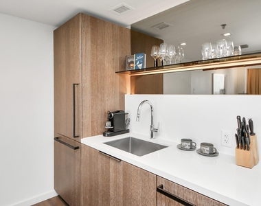 1300 Lamar Street Street - Photo Thumbnail 11