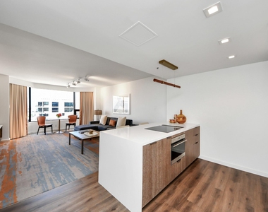 1300 Lamar Street Street - Photo Thumbnail 4