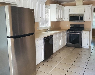 9905 Westview Drive - Photo Thumbnail 13