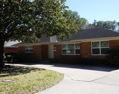 9905 Westview Drive - Photo Thumbnail 2