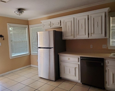 9905 Westview Drive - Photo Thumbnail 11