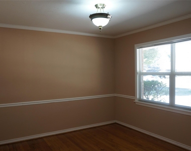 9905 Westview Drive - Photo Thumbnail 8