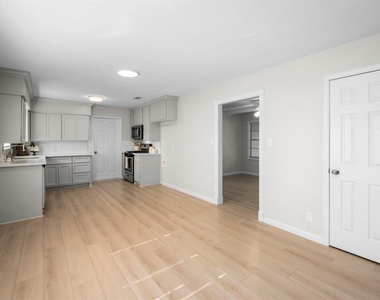 10206 Alta Loma Way - Photo Thumbnail 4