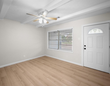 10206 Alta Loma Way - Photo Thumbnail 2
